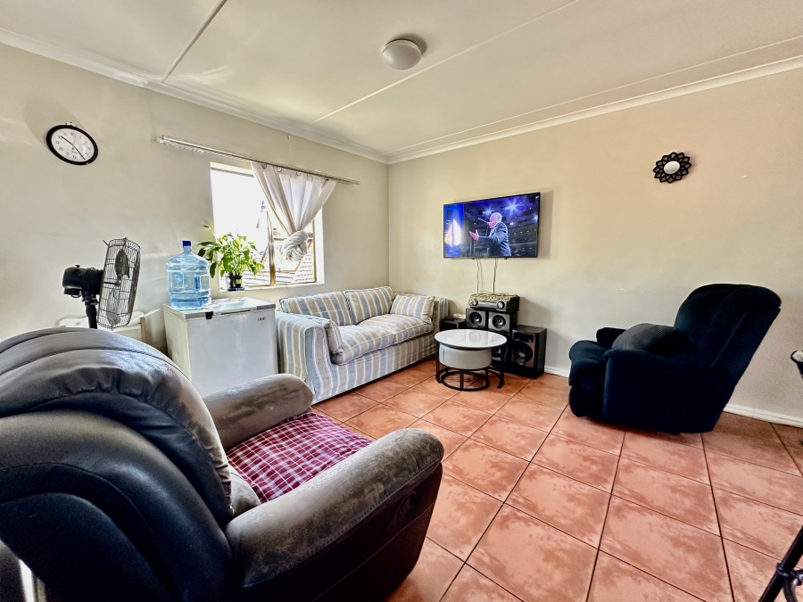 2 Bedroom Property for Sale in Goodwood Estate Western Cape